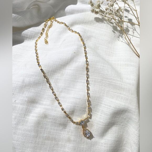 Boutique Jewelry - Zircon gold color teardrop necklace